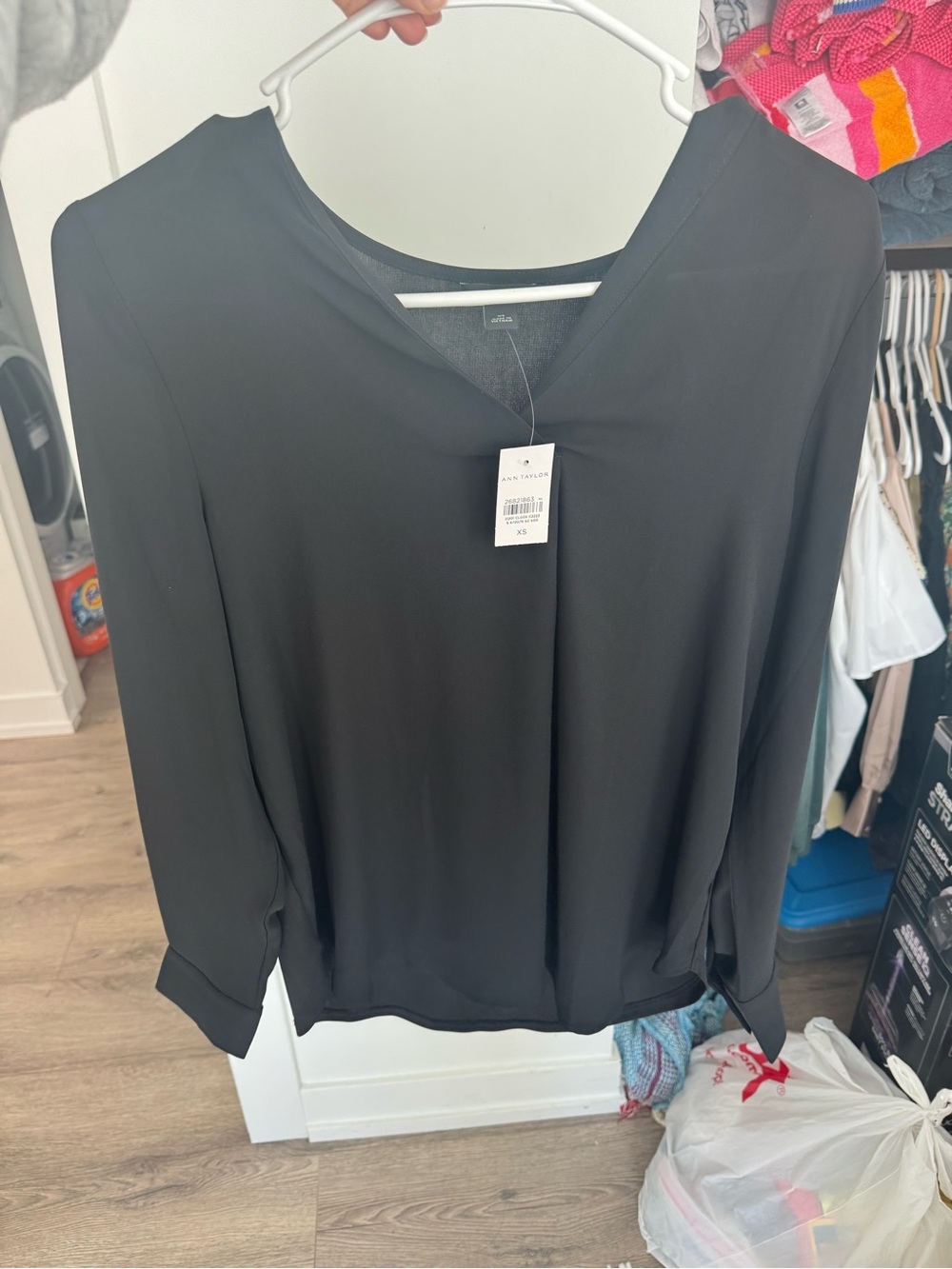 Ann Taylor Black V-Neck Long Sleeve Blouse